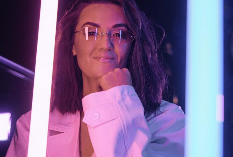 Women Creativity: Hannah Renton singer songwriter